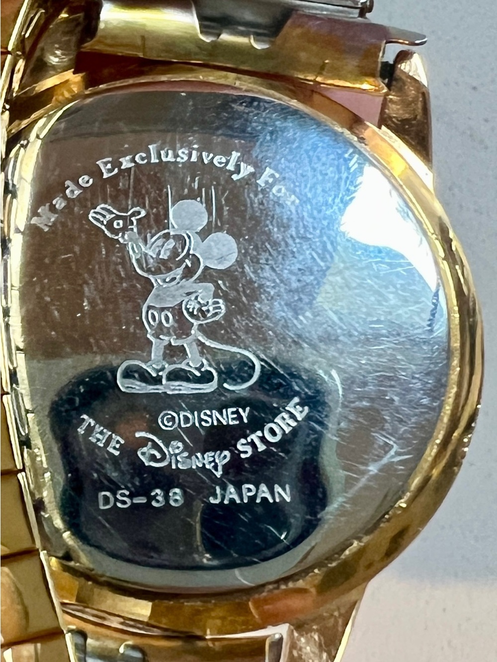 RARE Vintage Disney Store DS-38 Mickey Mouse Skeleton Watch - Gold Tone - Picture 3 of 4